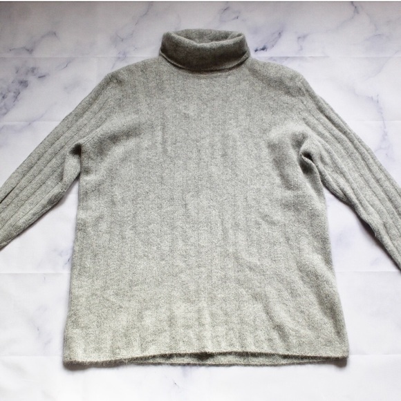 Lord & Taylor Sweaters - Lord & Taylor turtleneck sweater